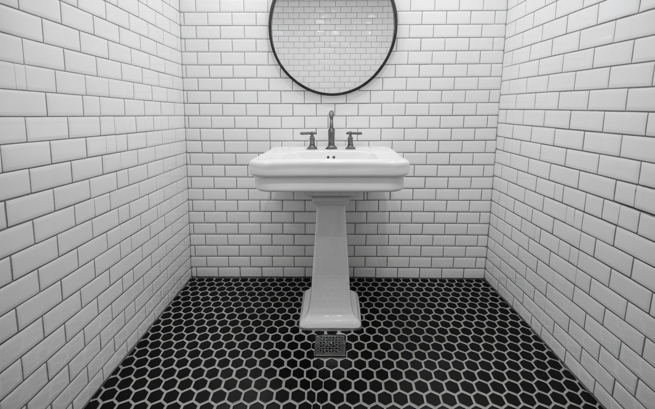Black and White Bathroom Ideas