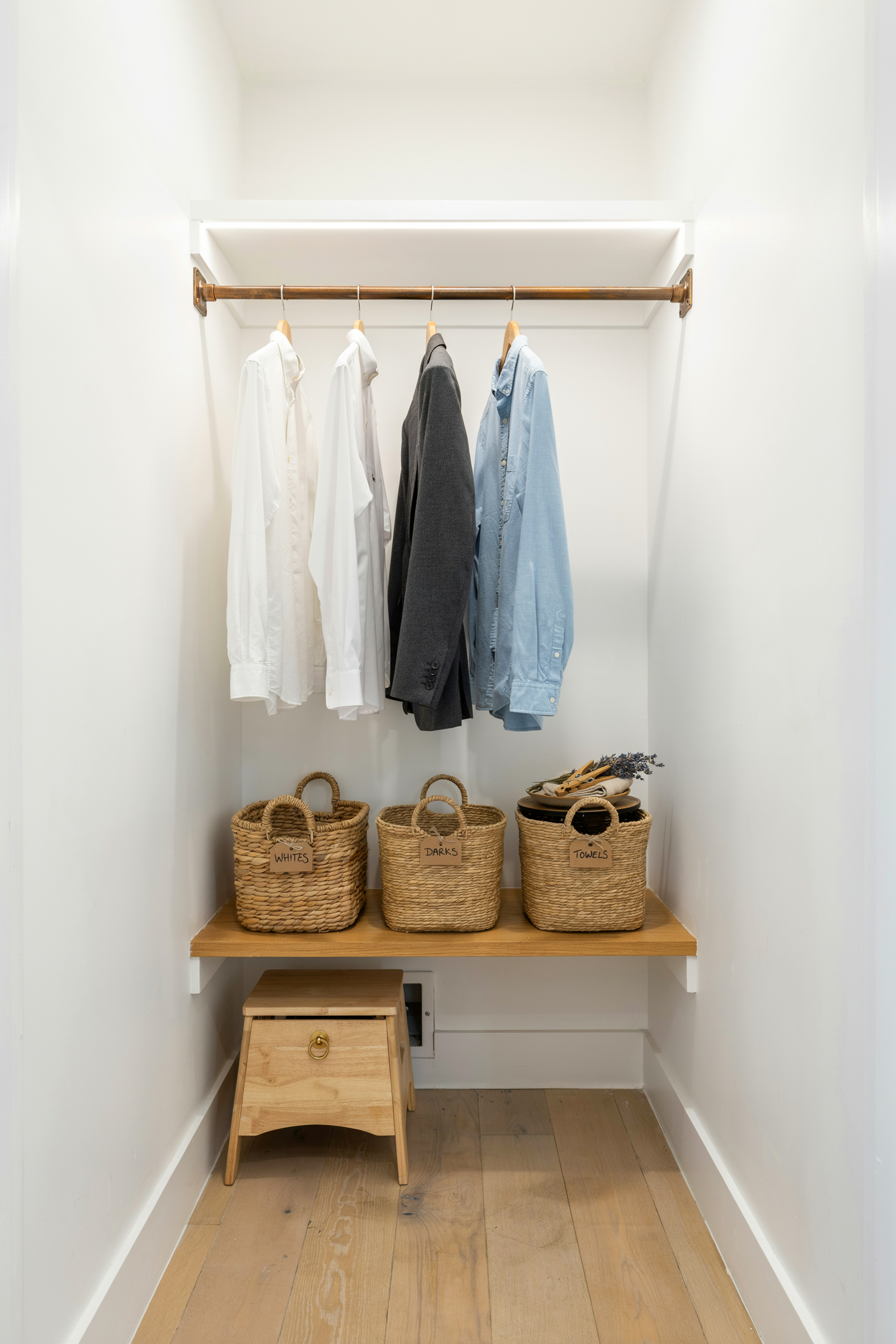 Full-Length Hanging Rod for Fresh Garments