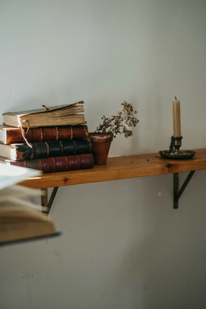 Cracked Leather Journals Style Open Shelves